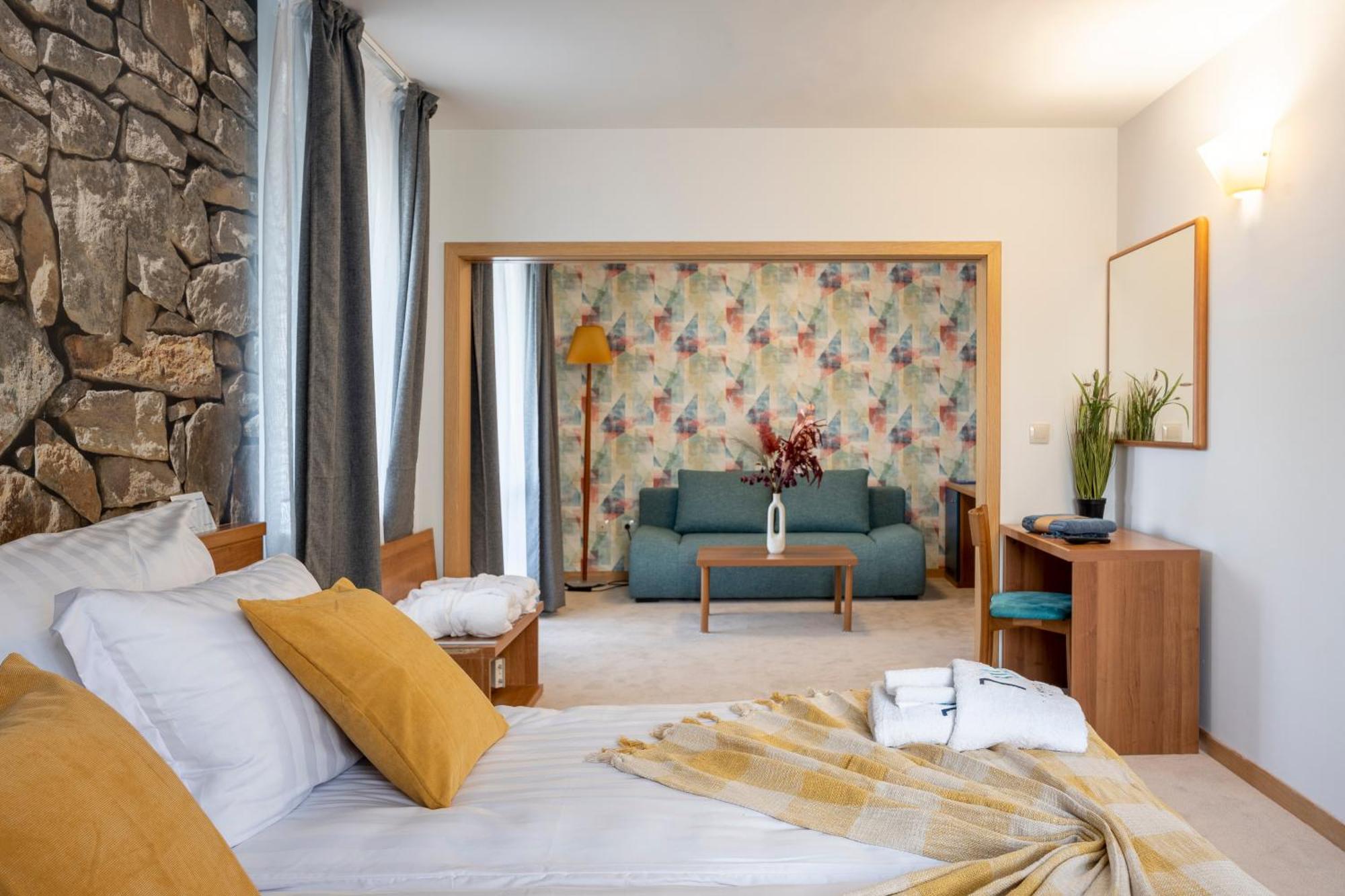 103 View Park Hotel بانيشيست المظهر الخارجي الصورة